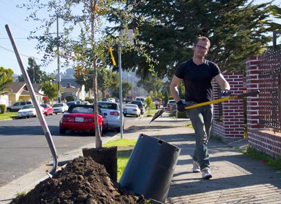 http://richmondconfidential.org/wp-content/uploads/2012/11/shovelguy1-1024x744.jpg